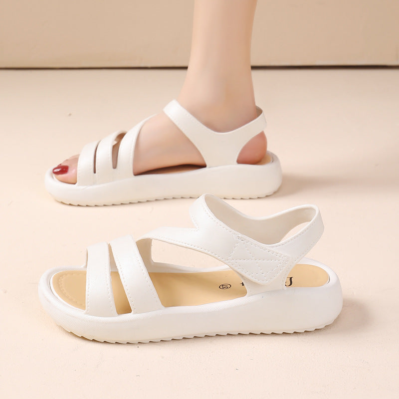 Lätta, platta sandaler för kvinnor