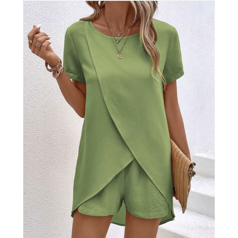 💃 Damset med Oregelbunden Topp & Shorts – Enfärgat Tyg, Trendig Design & Perfekt För Sommaren ☀️